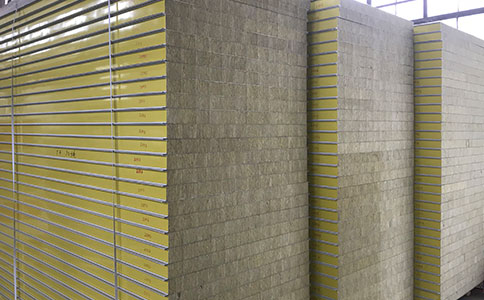 橫裝墻面夾芯板的優(yōu)點有哪些？